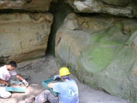 forest-service-archaeologists-and-siu-students-excavating-at-whestone-shelter-site-2007